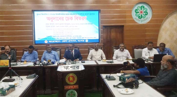 খুলনা বিভাগের ৪৬ জন সাংবাদিক ও তাদের পরিবারকে কল্যাণ ট্রাস্টের অনুদান প্রদান